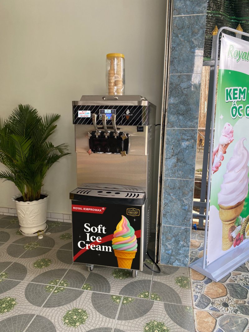 Máy làm kem tươi cao cấp Royal 838 Promax (2 block làm lạnh)